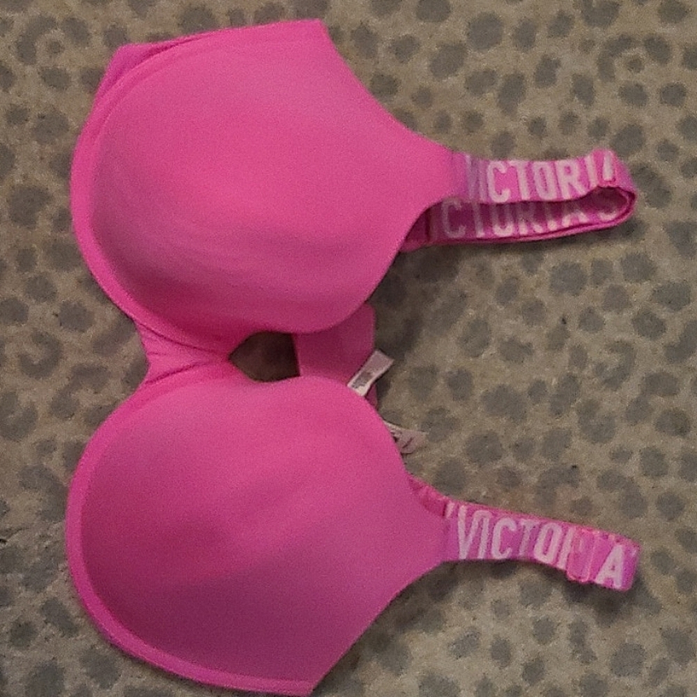 Victorias Secret 38DDD bra
